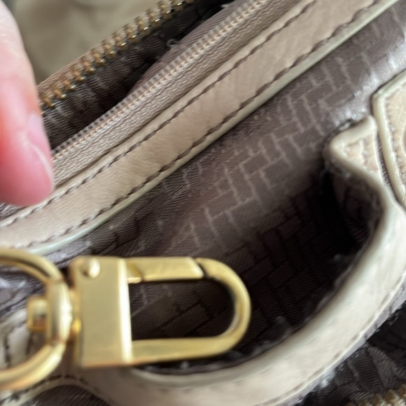 Cole Haan Amalfi beige Pleated Leather Large Hobo Bag Purse Tassel Zipper Pull - Picture 15 of 16